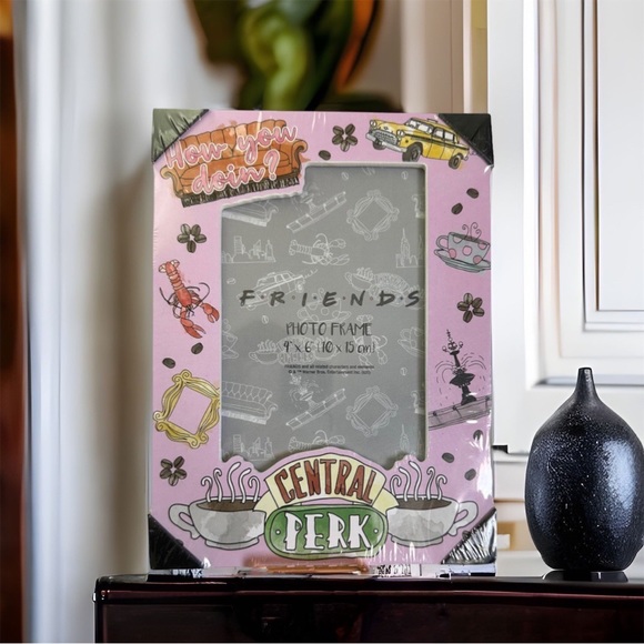 FRIENDS Other - Friends Central Perk Picture Frame For 4x6 Photo